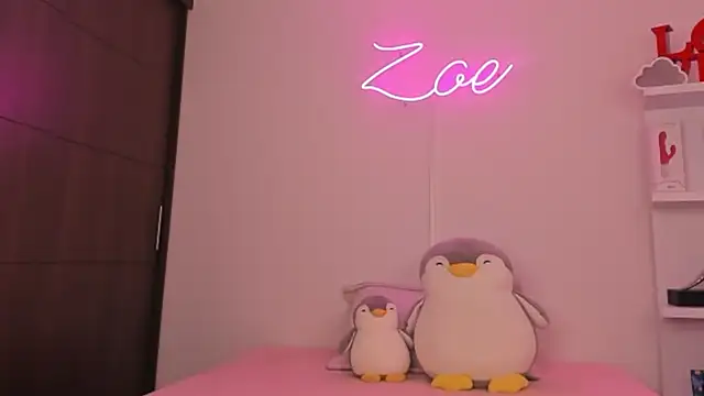 zoecams1 online show from April 2026 09:39:33 PM