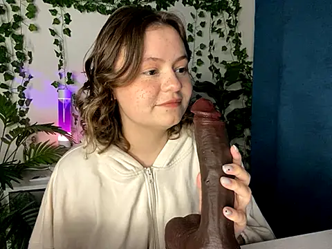 MoonIvy  online show from November 2025 06:17:01 PM