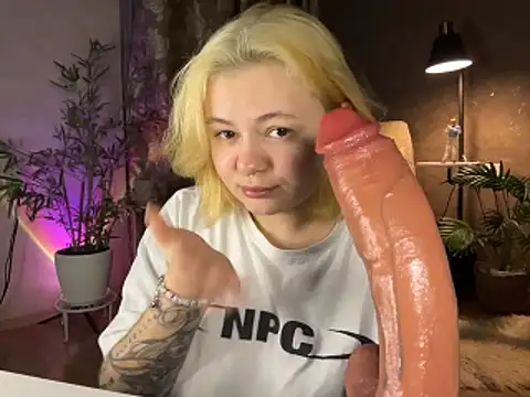 MoonIvy  online show from March 2026 06:15:01 PM