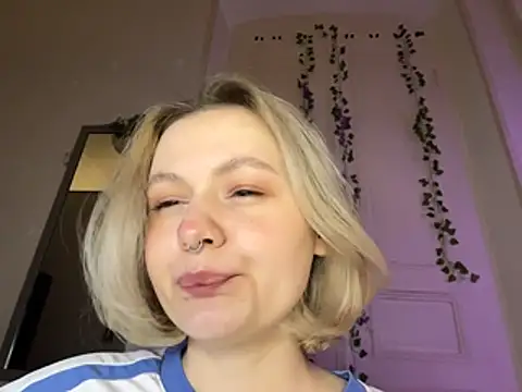 Snapshot of MoonIvy_ chatting on July 2026 08:11:02 PM MoonIvy online show from July 2026 08:11:02 PM