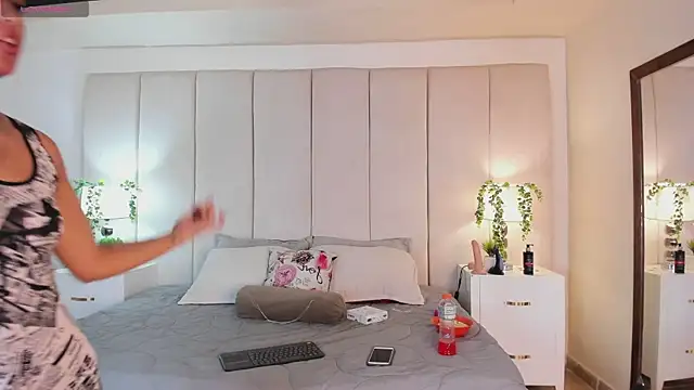 mia rousse25 online show from October 2025 01:45:02 PM