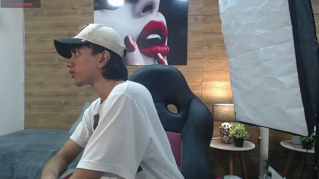 markbowie online show from April 2026 03:44:01 PM