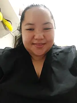 LianaCruzado online show from April 2026 06:11:02 PM