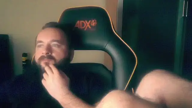 Snapshot of LondonMan1988 chatting on October 2025 04:59:02 PM LondonMan1988 online show from October 2025 04:59:02 PM