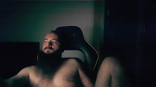 Snapshot of LondonMan1988 chatting on November 2025 04:53:01 PM LondonMan1988 online show from November 2025 04:53:01 PM