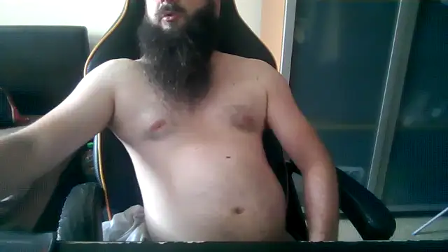 Snapshot of LondonMan1988 chatting on May 2026 06:44:01 AM LondonMan1988 online show from May 2026 06:44:01 AM