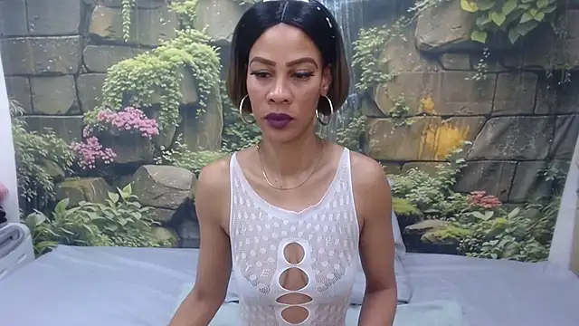Snapshot of GlowGoddessxx chatting on June 2026 06:45:02 AM GlowGoddessxx online show from June 2026 06:45:02 AM