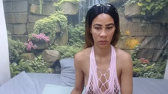 Snapshot of GlowGoddessxx chatting on June 2026 01:43:01 AM GlowGoddessxx online show from June 2026 01:43:01 AM