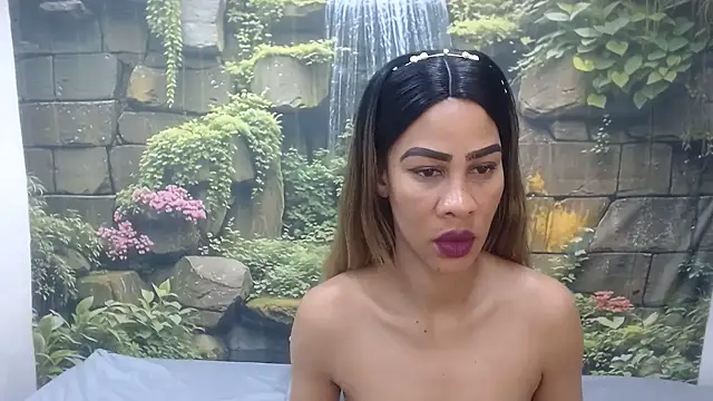 Snapshot of GlowGoddessxx chatting on June 2026 03:44:01 AM GlowGoddessxx online show from June 2026 03:44:01 AM