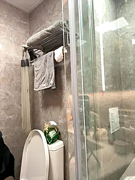 anna yngs online show from October 2025 09:51:02 AM