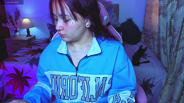 Snapshot of Leakitten chatting on October 2025 07:43:01 PM Leakitten online show from October 2025 07:43:01 PM