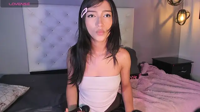 Snapshot of Nicollee_Heart chatting on September 2025 01:55:01 PM Nicollee Heart online show from September 2025 01:55:01 PM