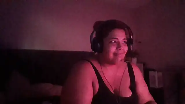 Snapshot of 1n0nlythroat chatting on April 2026 02:27:02 AM 1n0nlythroat online show from April 2026 02:27:02 AM