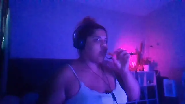 Snapshot of 1n0nlythroat chatting on May 2026 10:38:01 PM 1n0nlythroat online show from May 2026 10:38:01 PM