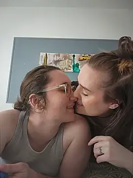 AndHerXO online show from July 2026 02:26:02 PM