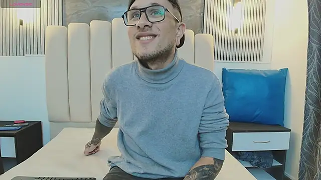 Snapshot of RavenandCody chatting on September 2025 04:02:02 AM RavenandCody online show from September 2025 04:02:02 AM