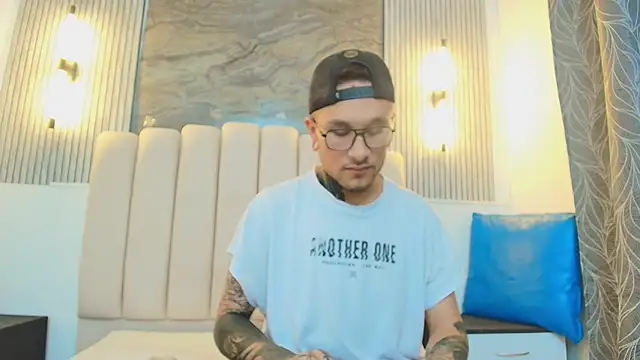 Snapshot of RavenandCody chatting on September 2025 02:04:01 AM RavenandCody online show from September 2025 02:04:01 AM