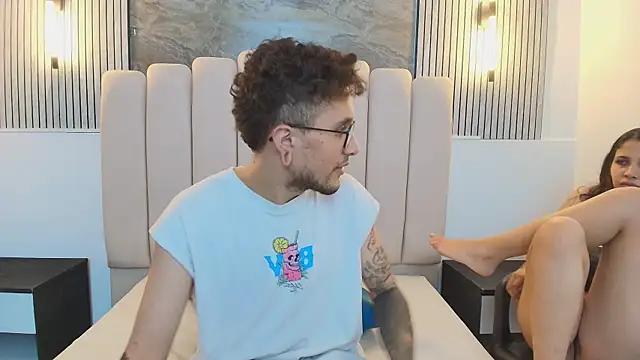 Snapshot of RavenandCody chatting on October 2025 03:48:01 AM RavenandCody online show from October 2025 03:48:01 AM