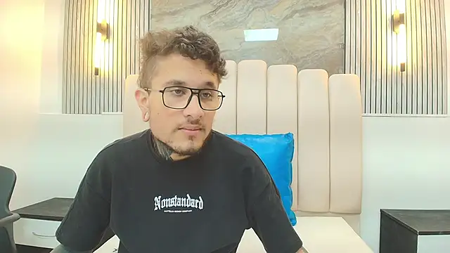 Snapshot of RavenandCody chatting on October 2025 04:02:01 AM RavenandCody online show from October 2025 04:02:01 AM