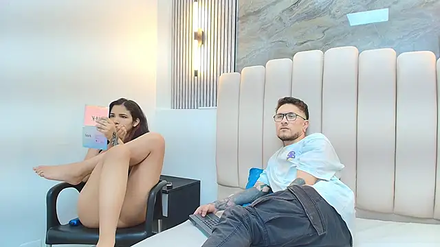 Snapshot of RavenandCody chatting on November 2025 02:34:02 AM RavenandCody online show from November 2025 02:34:02 AM