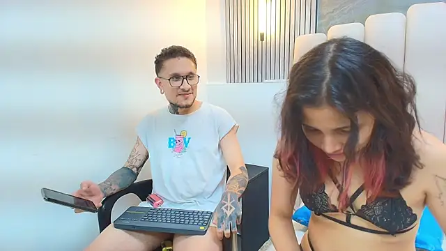 Snapshot of RavenandCody chatting on November 2025 03:50:01 AM RavenandCody online show from November 2025 03:50:01 AM