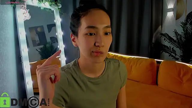 FlirtyAura online show from April 2026 12:50:01 PM