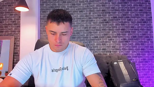 connorsmiith online show from September 2025 11:59:02 AM