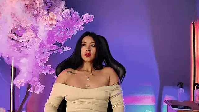 BellaFernandez   online show from November 2025 01:02:01 PM