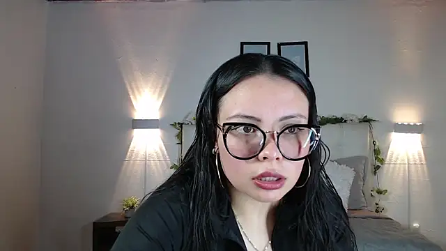 Megan 05  online show from November 2025 05:28:02 PM