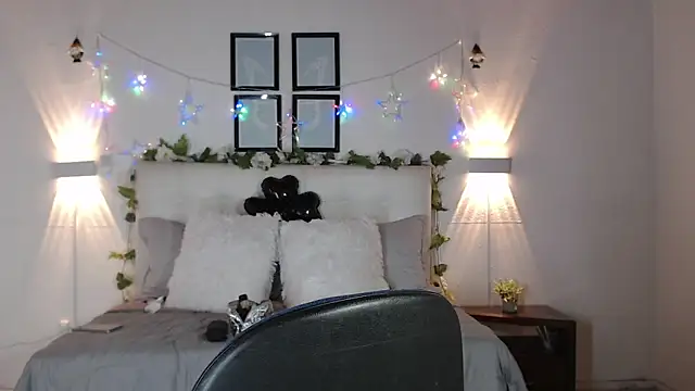 Megan 05  online show from March 2026 06:58:01 PM