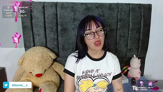 Littlee Bunny  online show from October 2025 10:33:01 AM