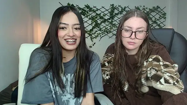 velvet  moon online show from April 2026 11:20:02 PM