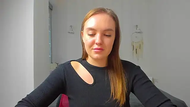 EmmaNorman online show from October 2025 01:00:02 PM