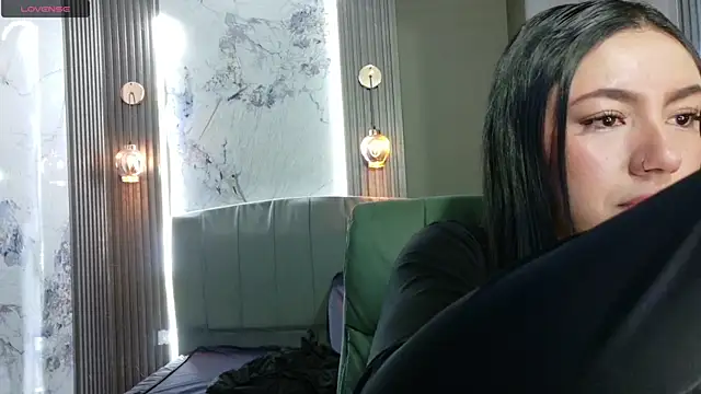 Megara 25 online show from September 2025 02:21:01 PM