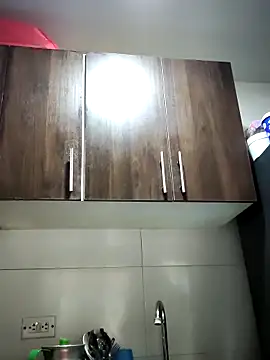 Megara 25 online show from November 2025 04:42:01 PM