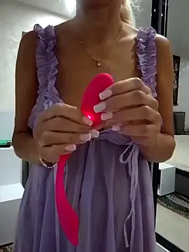 Snapshot of KissMiSveet chatting on October 2025 07:06:02 AM KissMiSveet online show from October 2025 07:06:02 AM