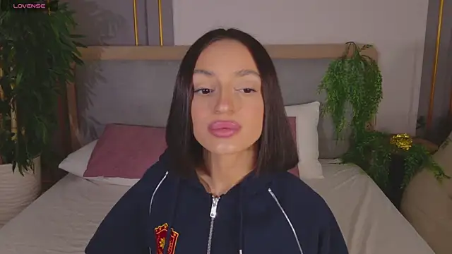 AdoraCortes online show from April 2026 05:02:02 AM