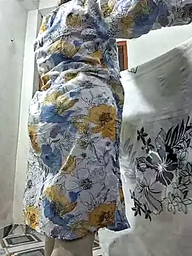 SIMIHOT online show from October 2025 03:24:01 PM