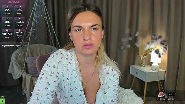 Snapshot of Marie_Ellie chatting on October 2025 01:55:02 AM Marie Ellie online show from October 2025 01:55:02 AM