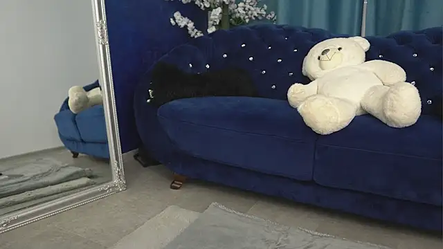 Snapshot of AshleyLux chatting on September 2025 06:04:02 AM AshleyLux online show from September 2025 06:04:02 AM