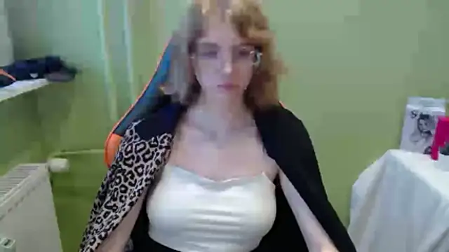 juicyPenny online show from November 2025 07:31:02 AM