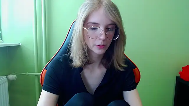 juicyPenny online show from March 2026 07:35:01 AM