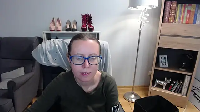 Snapshot of sweetxLizzy chatting on October 2025 04:24:01 AM sweetxLizzy online show from October 2025 04:24:01 AM