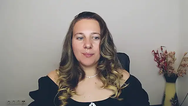 Darklure  online show from September 2025 09:03:02 PM