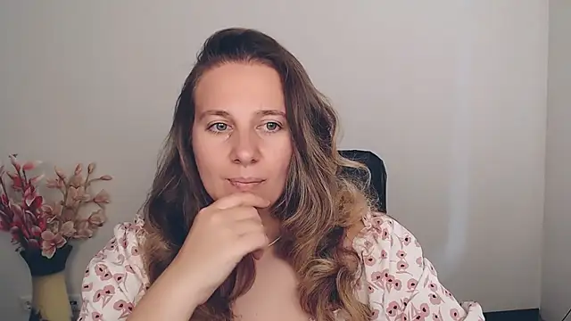 Darklure  online show from September 2025 01:44:02 PM