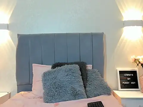 Snapshot of Emiily_cooper_x chatting on September 2025 08:43:02 PM Emiily cooper x online show from September 2025 08:43:02 PM