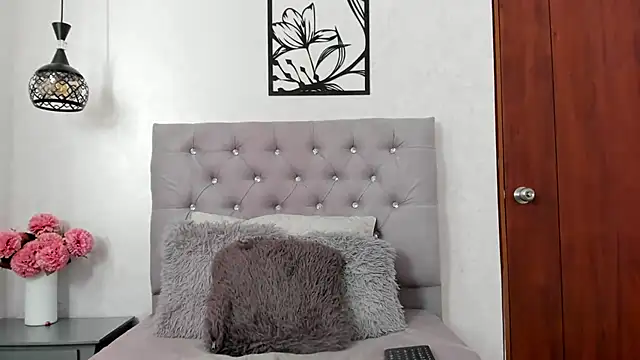 Snapshot of Emiily_cooper_x chatting on October 2025 03:18:01 PM Emiily cooper x online show from October 2025 03:18:01 PM