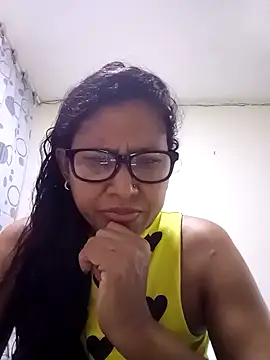 Snapshot of PERLA_BLACK_ chatting on October 2025 03:40:01 AM PERLA BLACK online show from October 2025 03:40:01 AM