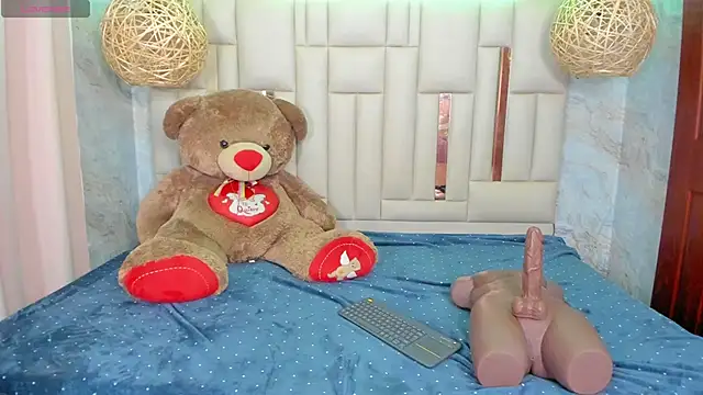 NikkyyRed online show from October 2025 04:42:01 AM