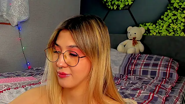 Bella svon online show from December 2025 07:10:01 PM